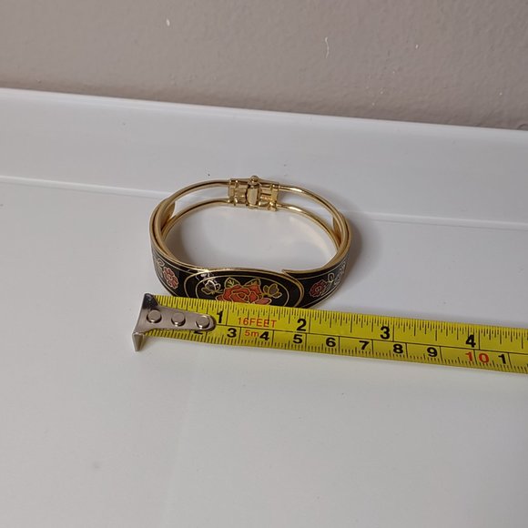 Very Pretty 6 3/4 Inch Hinged Rose Bracelet - Picture 7 of 9